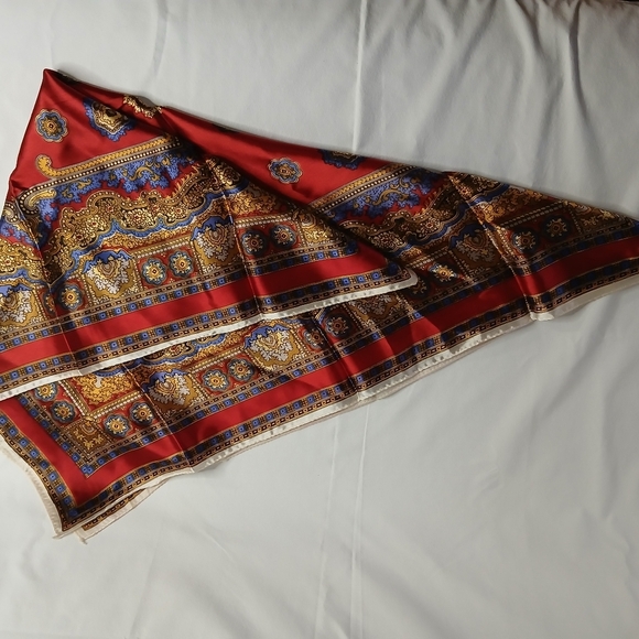 Red and Gold Patterned Scarf‎ - Picture 8 of 12